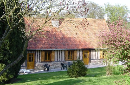 Hautot-l'Auvray House | Holiday Home 'Maison Normande Proximi De La Mer' with Private Terrace, Private Garden and Wi-Fi