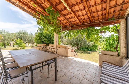 Faucon House | Holiday Home 'Maison Avec Vue Sur Le Ventoux' with Mountain View, Terrace and Wi-Fi