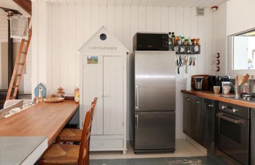 Lanildut House | Holiday Home Maison d'en haut - LDT104 by Interhome