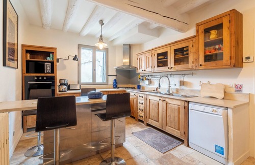 Manduel House | Holiday Home 'Maison Gisèle À Manduel' with Private Terrace, Private Garden and Wi-Fi