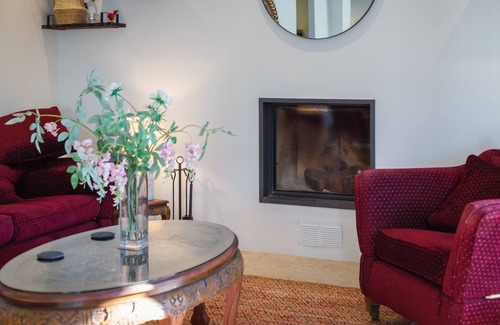 La Drova House | Holiday Home 'Mountain View Villa' with Mountain View, Wi-Fi and Air Conditioning