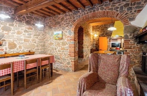 Lamporecchio House | Holiday Home "Mulino di Beboli" with Pool & Garden