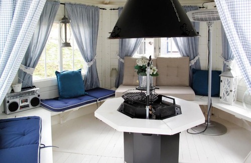 Askvoll House | Holiday Home Nesavika - FJS520 by Interhome