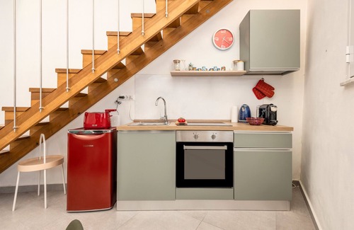 Borgo Vecchio House | Holiday Home 'Nica Nica' with Private Terrace, Wi-Fi and Air Conditioning