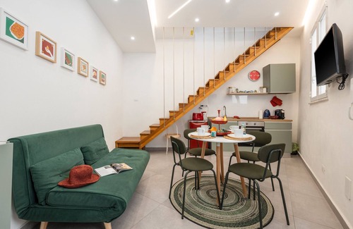 Borgo Vecchio House | Holiday Home 'Nica Nica' with Private Terrace, Wi-Fi and Air Conditioning