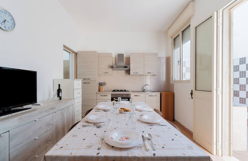 Torre Lapillo House | Holiday Home 'Nina' with Private Garden and Air Conditioning