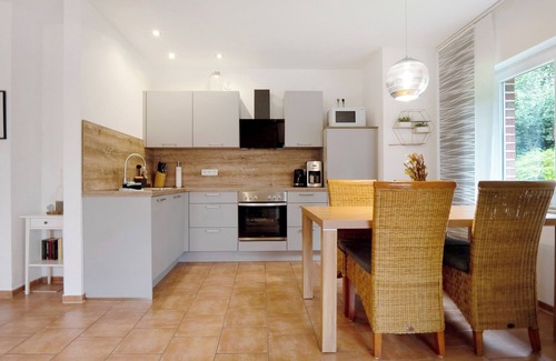 Geeste House | Holiday Home Nordlicht with Terrace, Garden and Wi-Fi