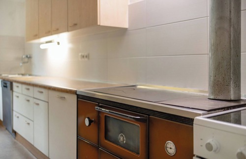 Vallarga House | Holiday Home "Oberhof Bauernhaus" with Mountain View, Garden & Wi-Fi