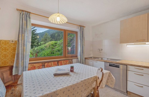Vallarga House | Holiday Home "Oberhof Bauernhaus" with Mountain View, Garden & Wi-Fi