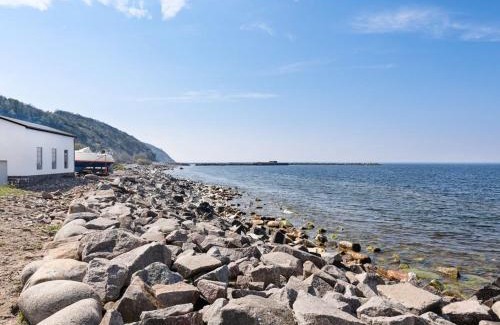 Vang House | Holiday Home Paaske - 350m from the sea by Interhome