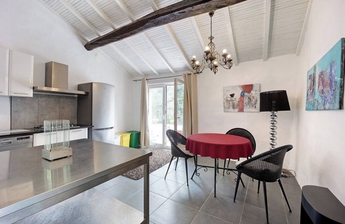 Pietrabruna Apartment | Holiday Home 'Paradies Ligurien' with Mountain View, Shared Pool and Wi-Fi