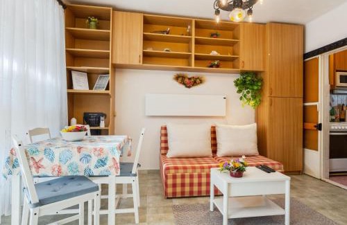 Balatonakali House | Holiday Home Piccola by Interhome