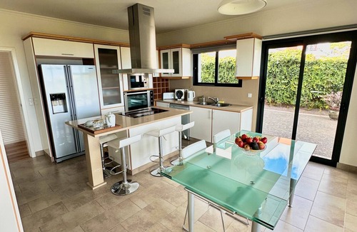 Canhas House | Holiday Home 'Piquinho' with Sea View, Private Terrace and Wi-Fi