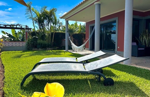 Canhas House | Holiday Home 'Piquinho' with Sea View, Private Terrace and Wi-Fi