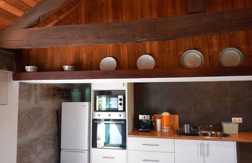 Beijos House | Holiday Home 'Casa De Andrães - Glicíneas' with Mountain View, Wi-Fi and Air Conditioning