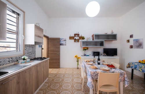 Torre Lapillo House | Holiday Home 'Red Coral' with Sea View, Wi-Fi and Air Conditioning