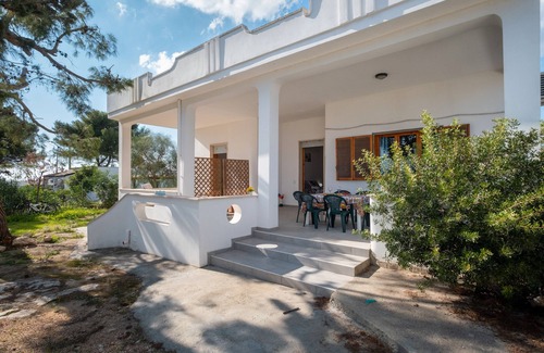 Torre Lapillo House | Holiday Home 'Red Coral' with Sea View, Wi-Fi and Air Conditioning