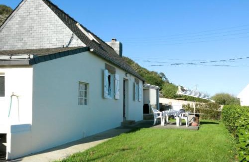 Tredrez-Locquemeau House | Holiday Home Roz Amor by Interhome