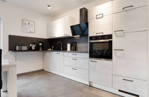 Geeste House | Holiday Home "Speicherhäuschen Maren" with Private Terrace & Wi-Fi