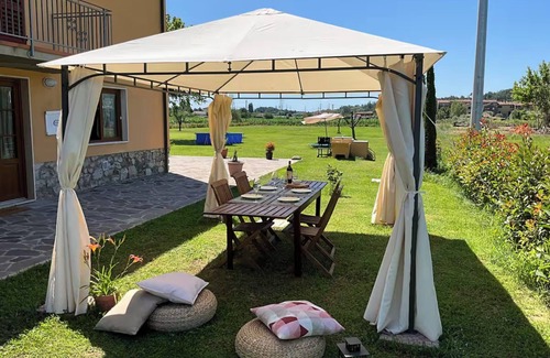 Montecarlo House | Holiday Home 'The Country House' with Private Pool, Private Garden and Wi-Fi