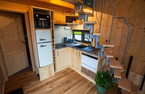 Finsternthal House | Holiday Home 'Tinyhouse B' with Mountain View, Private Terrace and Wi-Fi