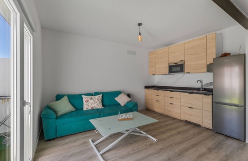 Playa de Arinaga House | Holiday Home 'Us' with Private Terrace and Wi-Fi