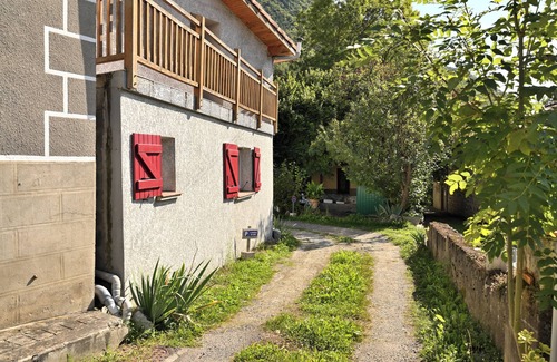 Barbazan House | Holiday Home "Vallée De Barousse" with Mountain View, Private Terrace and Garden