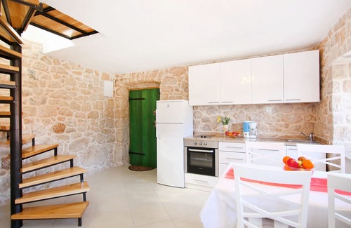 Sestanovac House | Holiday home Vicko, (15622), Žeževica, Croatia