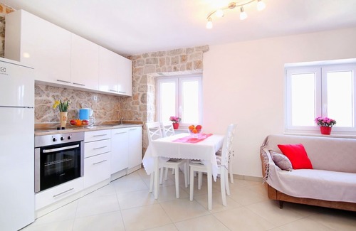 Sestanovac House | Holiday home Vicko, (15622), Žeževica, Croatia