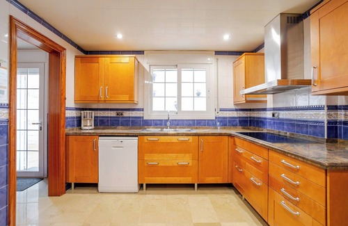 Lloret de Mar House | Holiday Home 'Villa Mansory' with Sea View, Wi-Fi and Air Conditioning