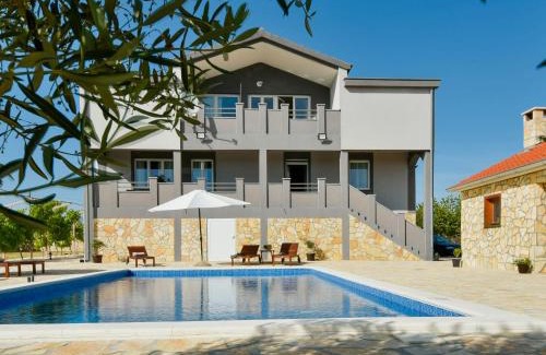 Suhovare House | Holiday Home Villa Dalmacija by Interhome