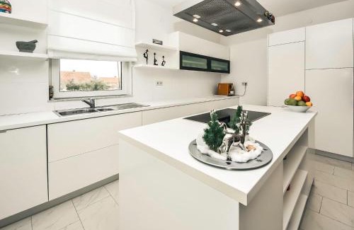 Suhovare House | Holiday Home Villa Dalmacija by Interhome