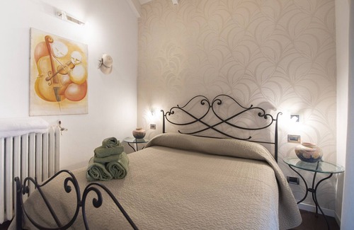 Pontedassio House | Holiday Home 'Villa Panorama da Luca' with Sea View, Pool & Wi-Fi