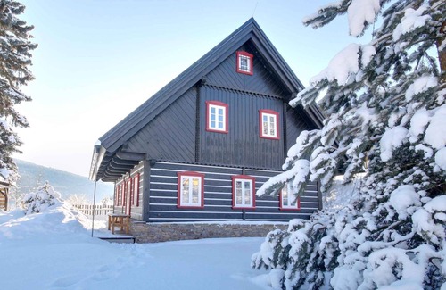 Horni Marsov House | Holiday home with stylish wooden furniture