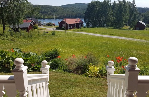 Gallo House | Holiday home with lake view in Jämtland