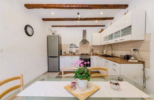 Drivenik House | Holiday home with outdoor swimming pool and summer kitchen