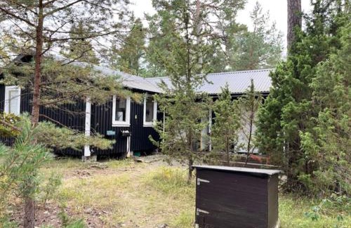 Larbro House | Holiday home within walking distance to beaches