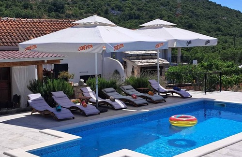 Seget Villa | Holiday house Daisy with heated pool,villa only for you.