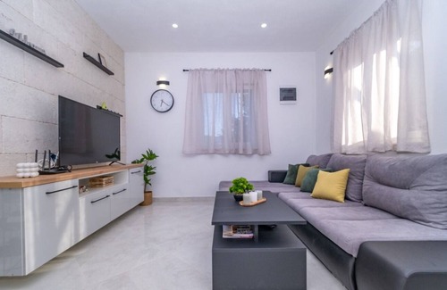 Praznica House | Holiday house Diana - pool and terrace: - Pucisca, Island Brac, Croatia