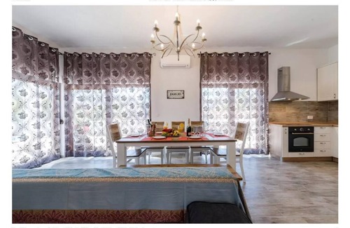 Dugopolje House | Holiday house Dugopolje for 1 - 8 persons with 3 bedrooms - Holiday home