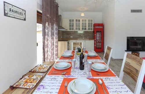 Dugopolje House | Holiday house Dugopolje for 1 - 8 persons with 3 bedrooms - Holiday home