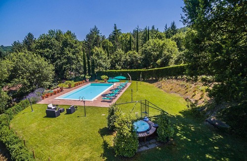 Monterchi House | Holiday house Monterchi for 1 - 10 persons with 5 bedrooms - Holiday house