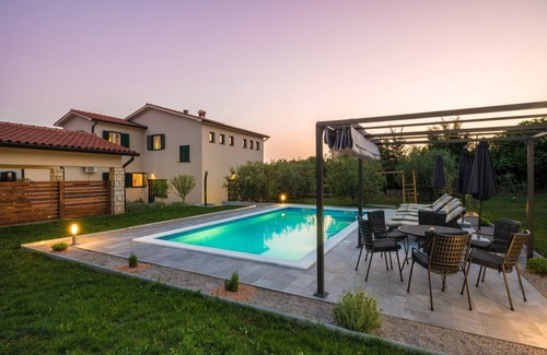 Presika Apartment | Holiday House OLIVE GROVE with pool and garden, 3 Beds, 1 Bath, sleeps 6