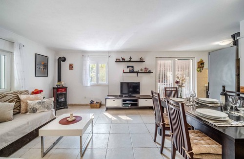 Cove Osibova (Milna) Villa | Holiday House Robinson- beachfront jewel with a jacuzzi