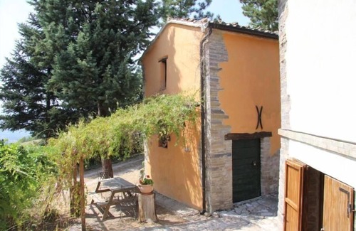 Urbino Cottage | Holiday house Urbino for 1 - 16 persons with 6 bedrooms - Holiday home