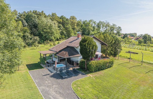 Tisina House | Holiday house VilAna with Jacuzzi, Puconci, Slovenia