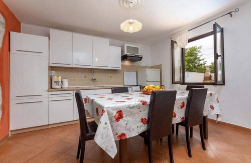 Zbandaj House | Holiday house with pool, 4-6 persons, not far from Poreč, pets are allowed.