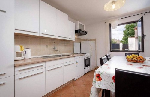 Zbandaj House | Holiday house with pool, 4-6 persons, not far from Poreč, pets are allowed.