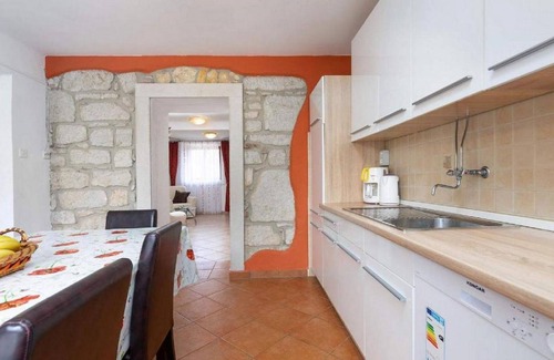 Zbandaj House | Holiday house with pool, 4-6 persons, not far from Poreč, pets are allowed.