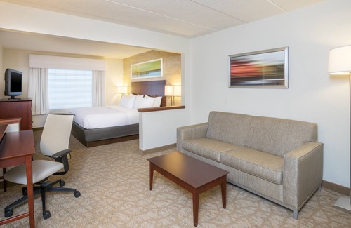 Linthicum Heights Hotel | Holiday Inn Baltimore BWI Airport by IHG